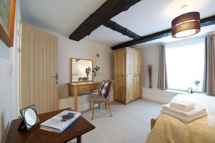 Room 10 of 26