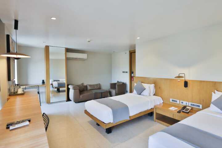 Room 3 of 7
