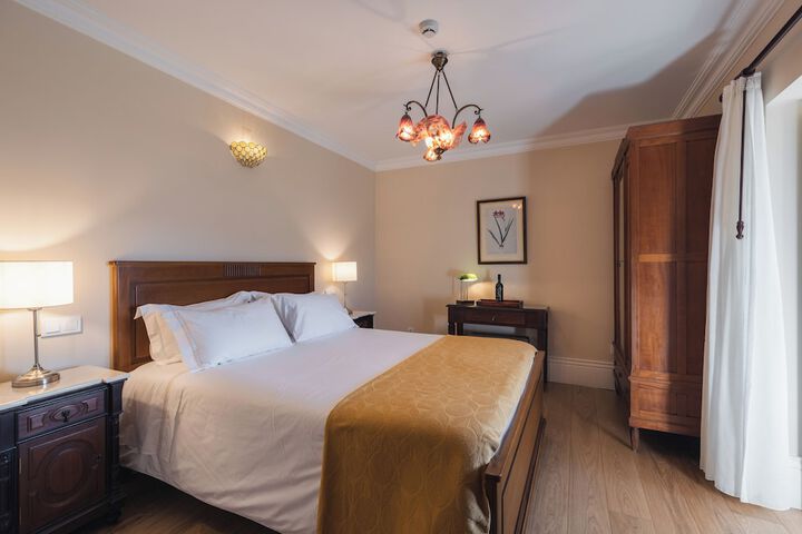 Room 27 of 193