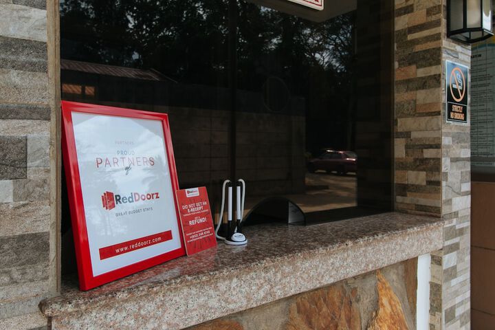 RedDoorz Premium at Trece Indang Road
