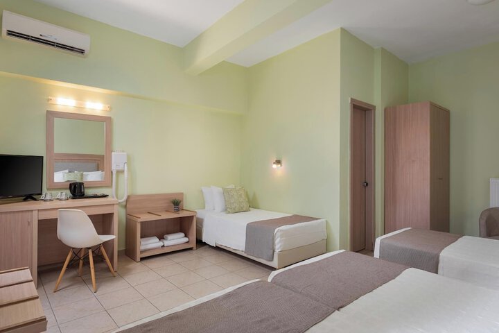 Room 10 of 70