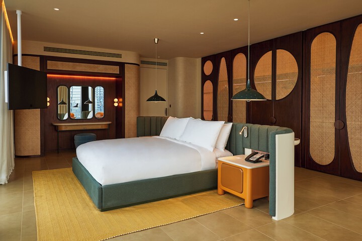 Room 34 of 141