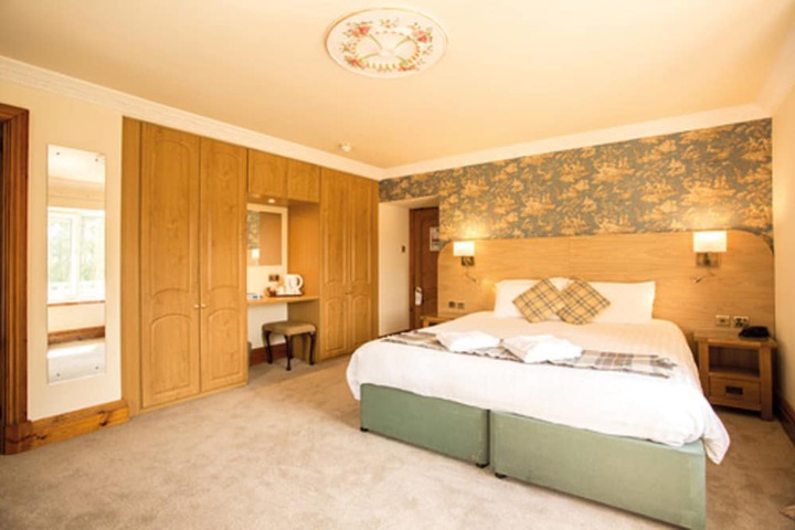 Room 12 of 38