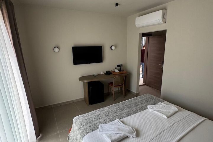 Room 3 of 58