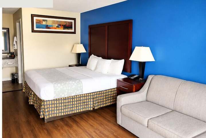 Room 13 of 27
