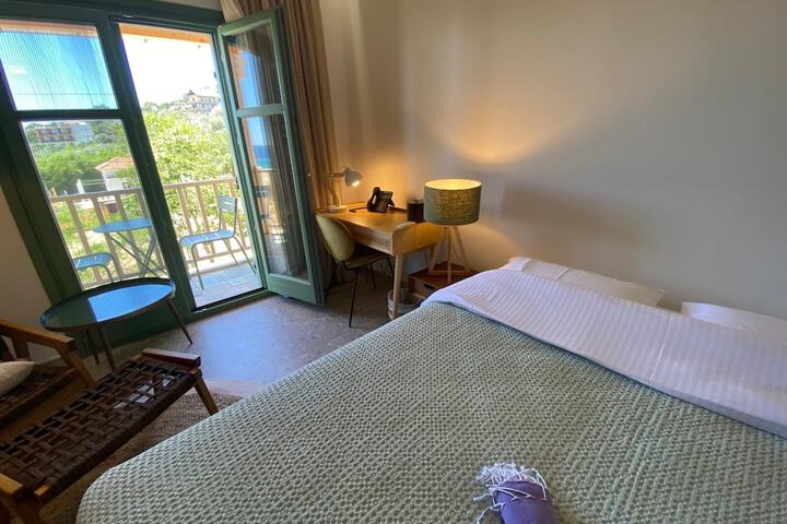 Room 3 of 16