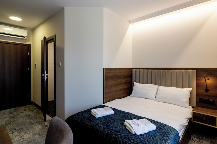 Room 13 of 28