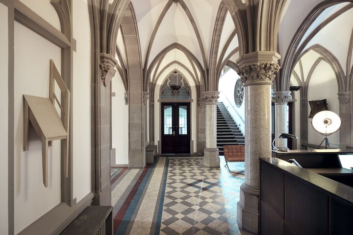 Entrance & Lobby