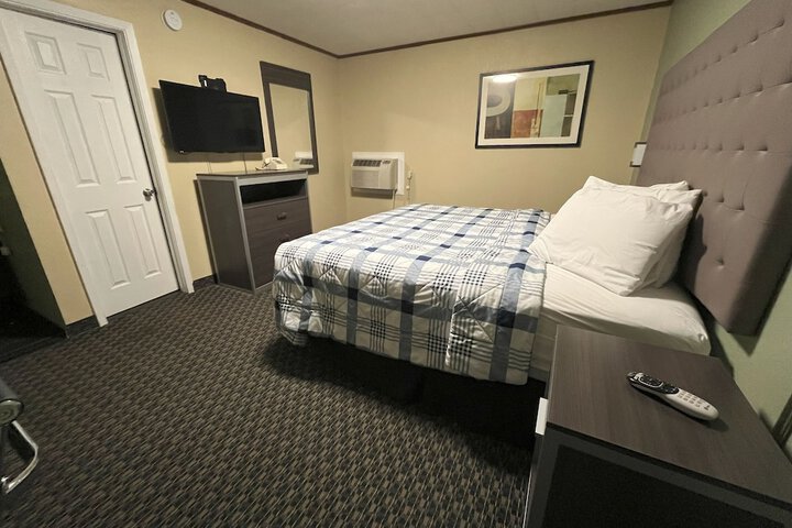 Room 4 of 17