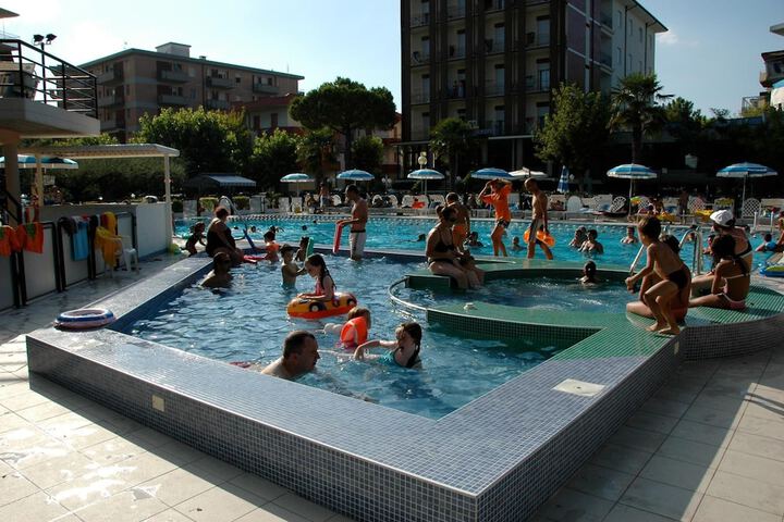 Pool 19 of 52