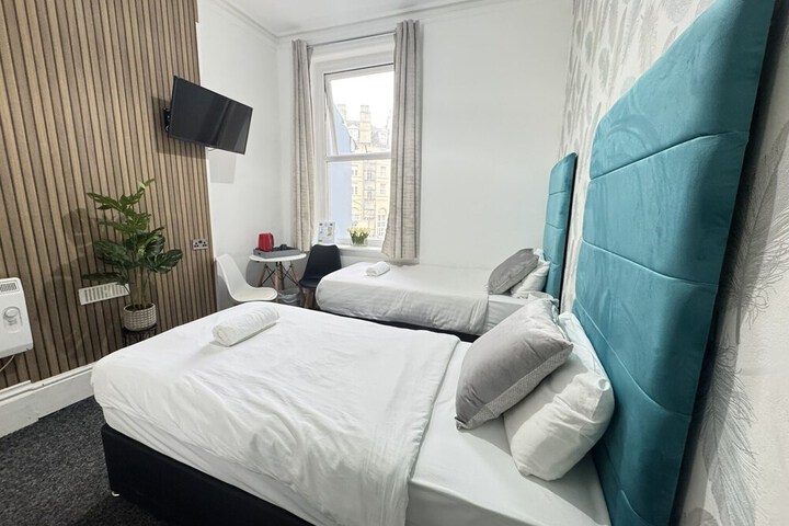 Room 28 of 283