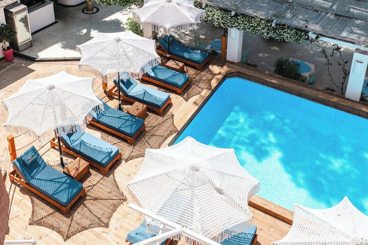Pool 203 of 297