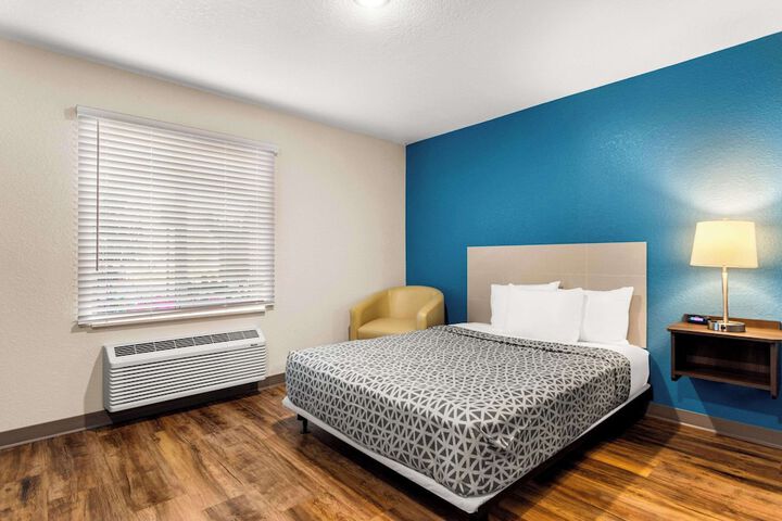1 Queen Bed Suite (9 of 17)