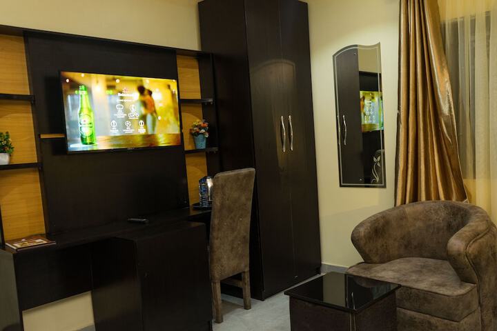 Room 9 of 26