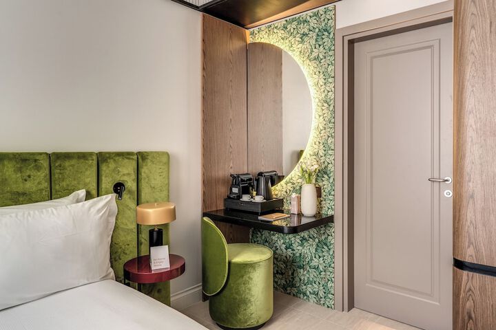 Room 27 of 47