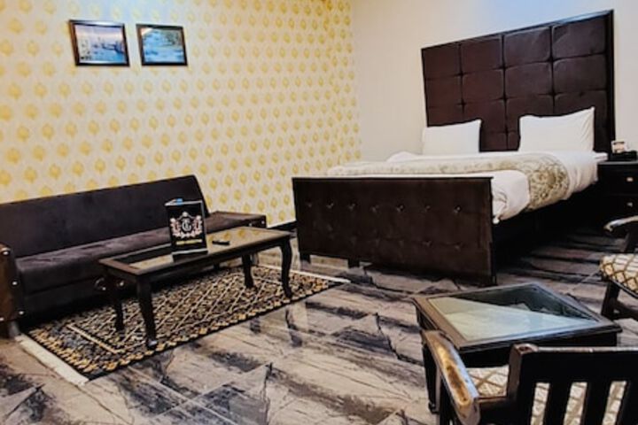 Room 12 of 87