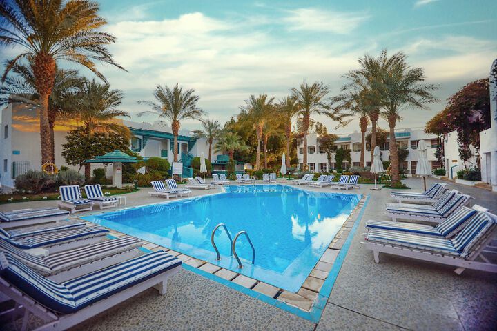 Pool 41 of 82