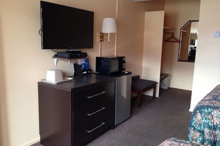 Room 7 of 24
