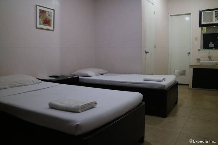Room 11 of 28