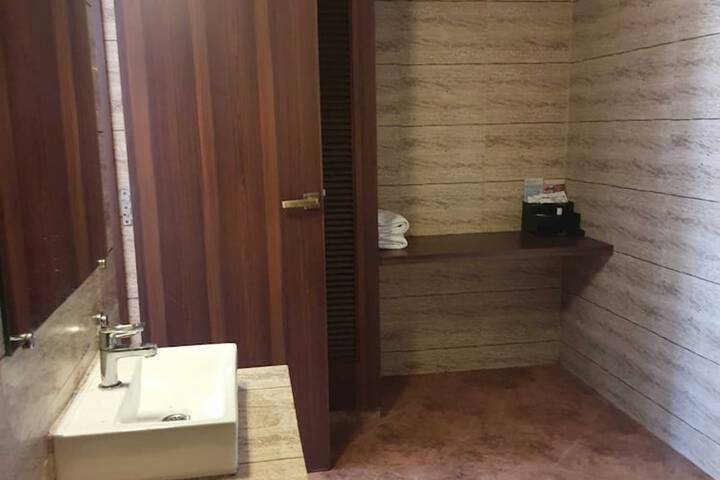 Room 44 of 78