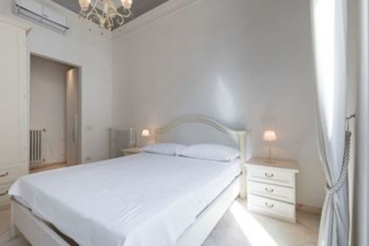 Room 7 of 16