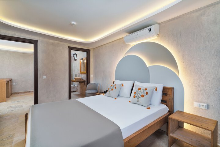 Room 10 of 74
