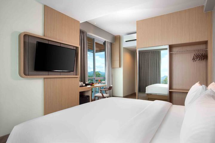 Room 6 of 14