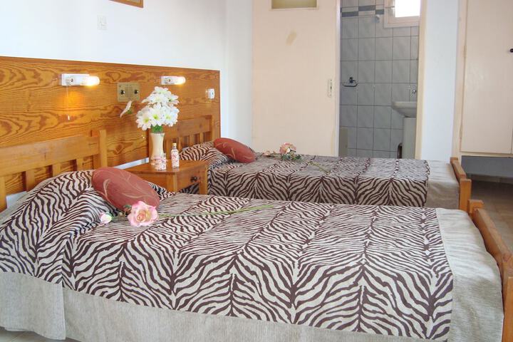 Room 5 of 16