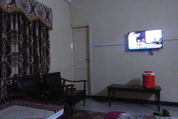 Room 2 of 18