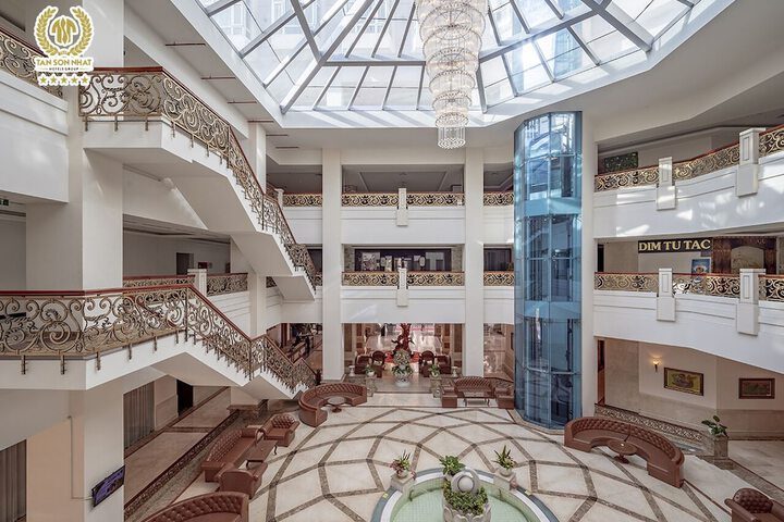 Entrance & Lobby