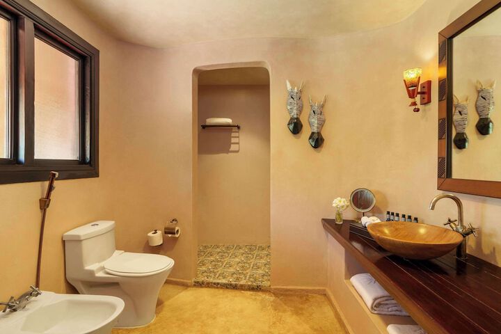 Room 47 of 221