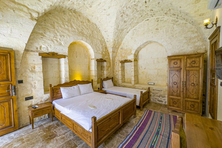 Room 9 of 82