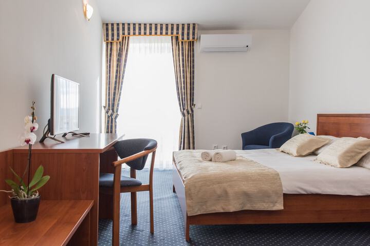 Room 19 of 115