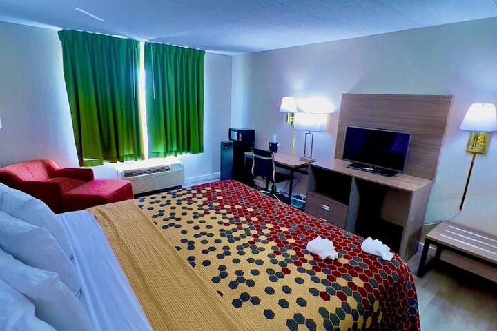 1 King Bed (13 of 19)
