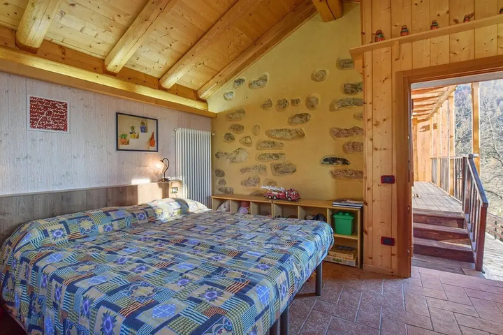 Room 5 of 15