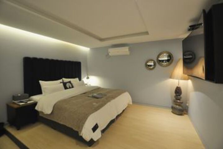 Room 34 of 76