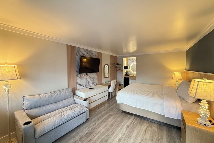 Room 8 of 22