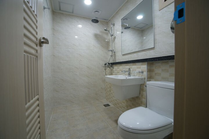 Room 17 of 26