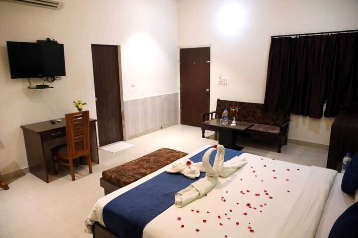 Room 5 of 20