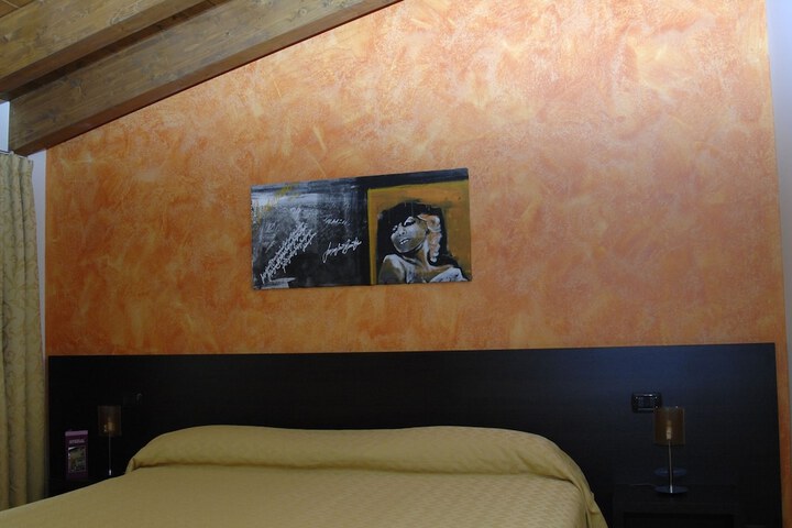 Room 4 of 13