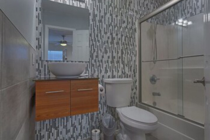 Room 10 of 66