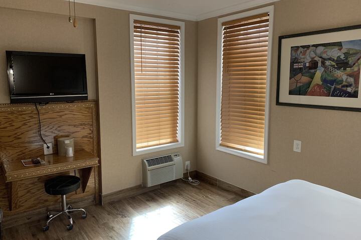 Room 4 of 66