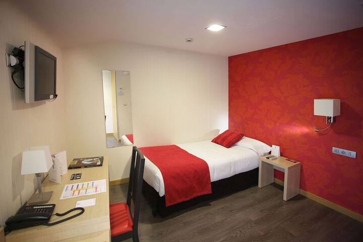 Room 13 of 66