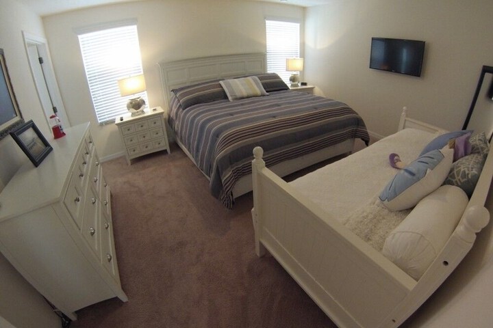 Room 5 of 24