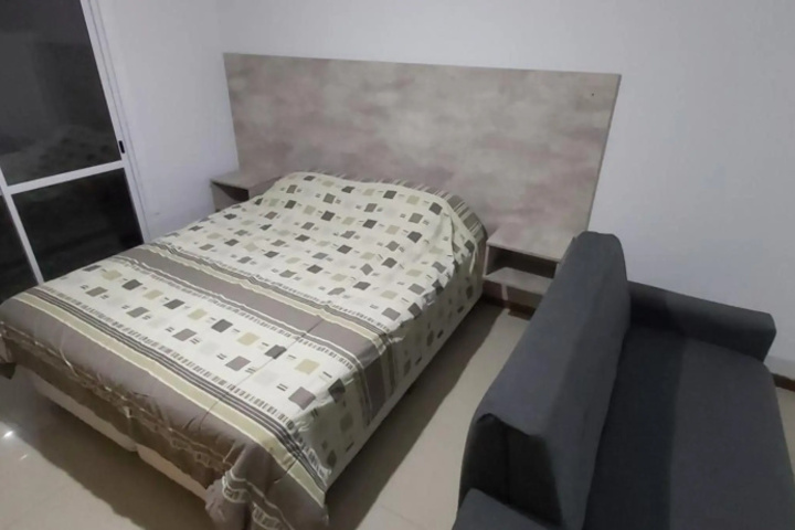 Room 4 of 9