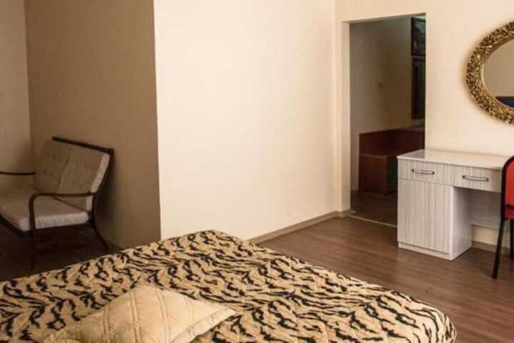 Room 15 of 15