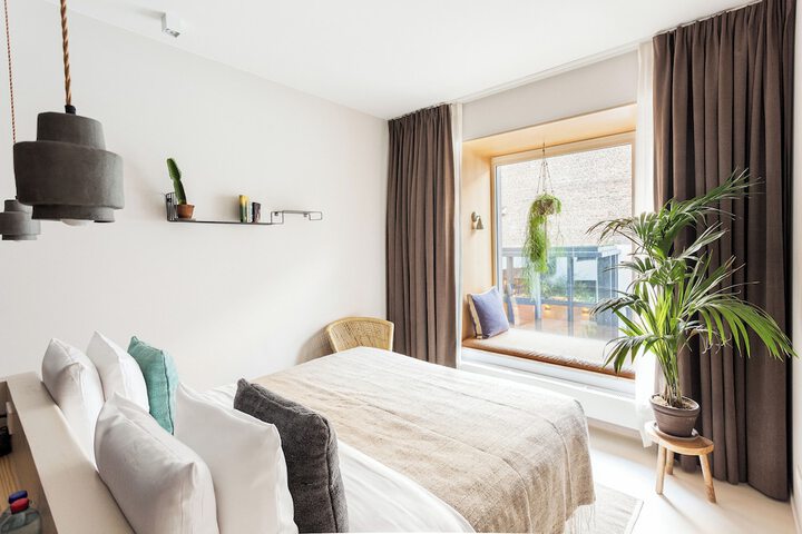 Room 5 of 48