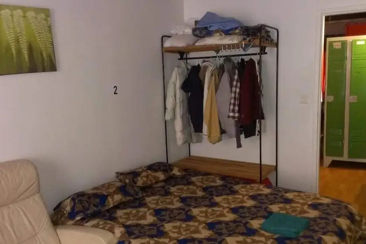 Room 6 of 14
