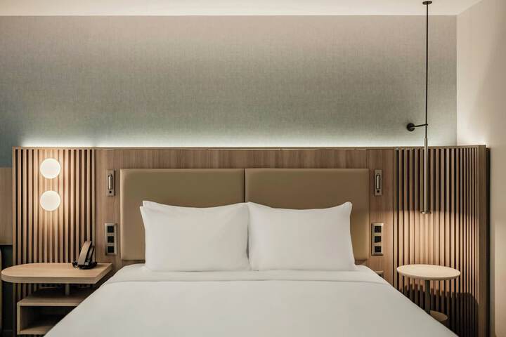 Room 42 of 102