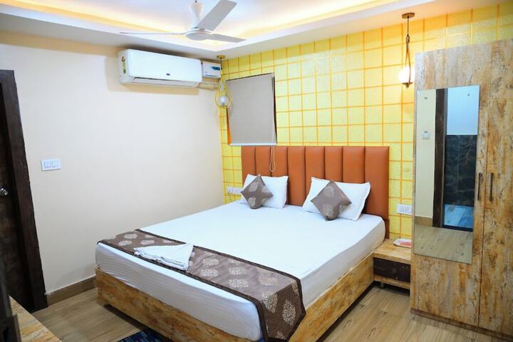 Room 13 of 22